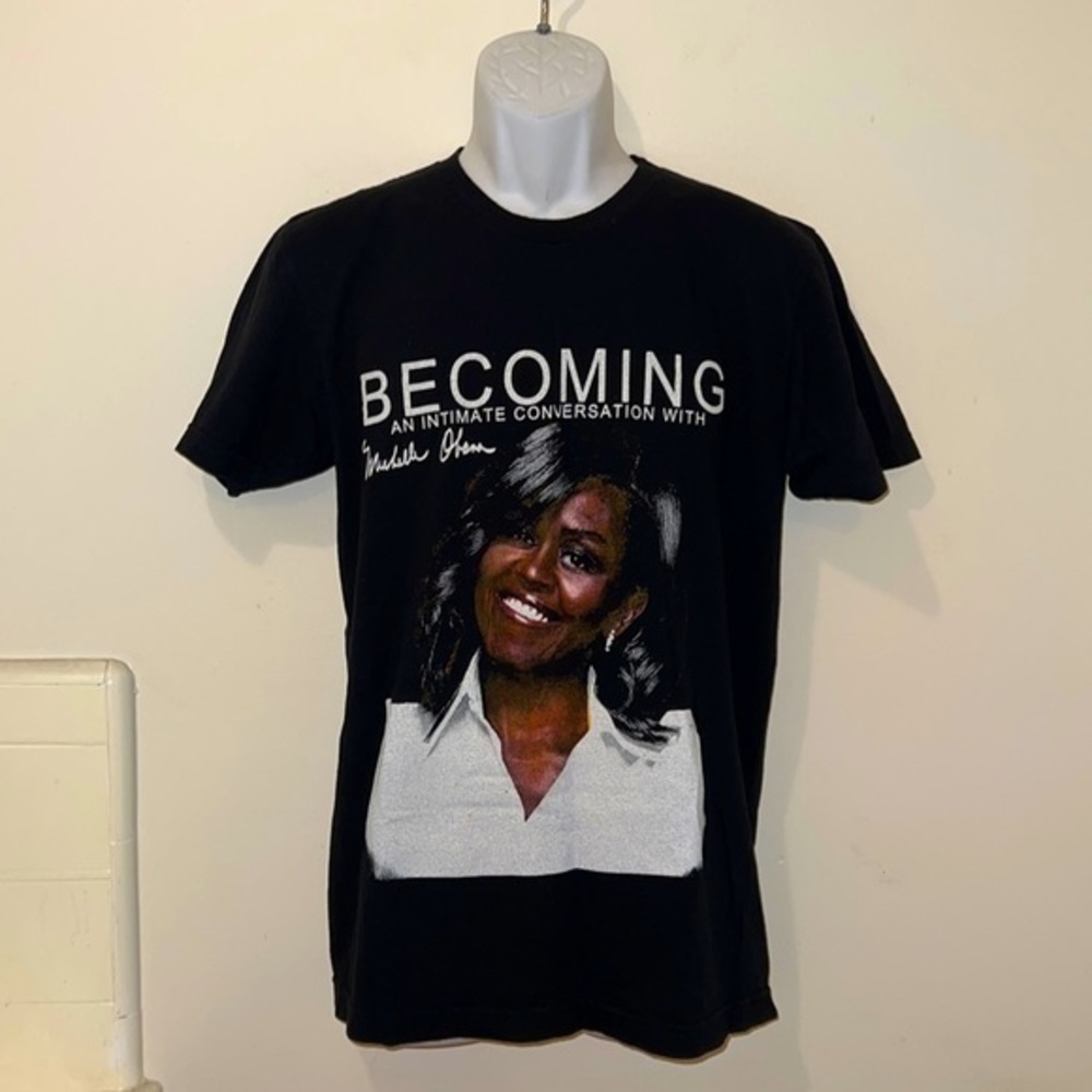 Unisex Becoming An Intimate Conversation w/Michelle Obama Book Tour Graphic Tee